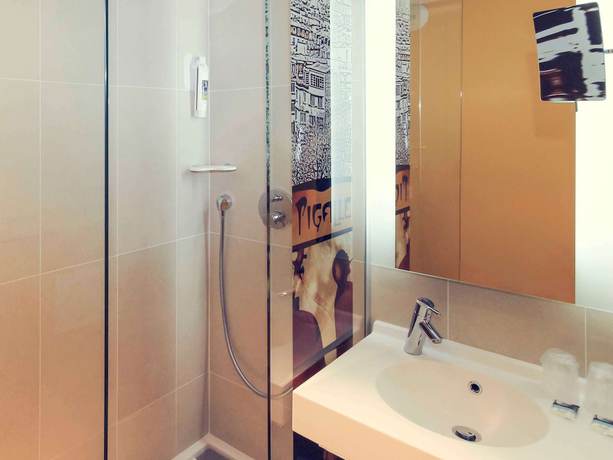 Imagen de la habitación del Hotel Mercure Paris 9 Pigalle Sacre-coeur. Foto 13
