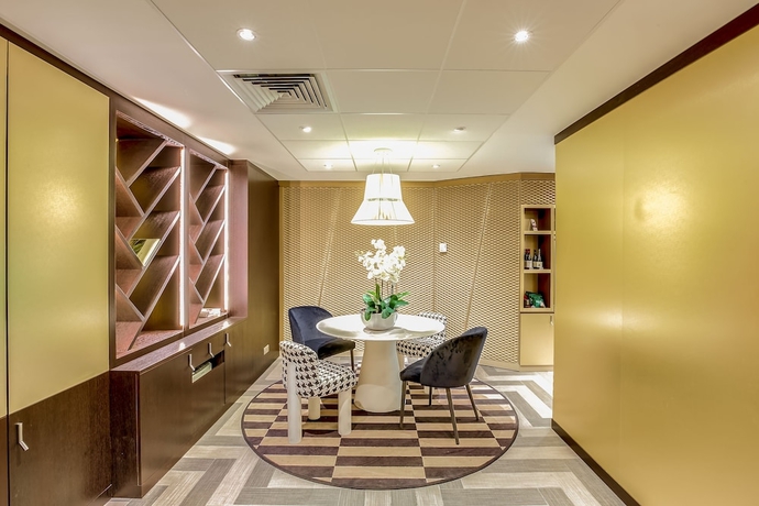 Imagen de los interiores del Hotel Mercure Paris Arc De Triomphe Etoile. Foto 19