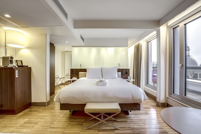 Imagen de la habitación del Hotel Mercure Paris Arc De Triomphe Etoile. Foto 10