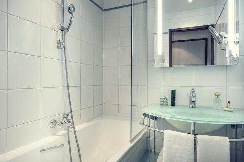 Imagen de la habitación del Hotel Mercure Paris La Sorbonne Saint Germain des Prés. Foto 6