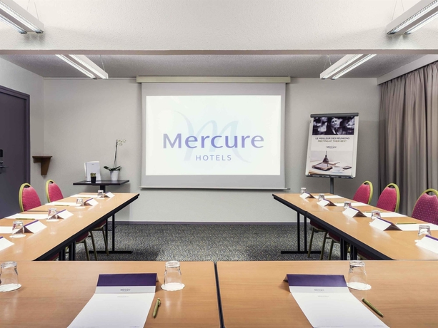 Imagen de los interiores del Hotel Mercure Paris Le Bourget. Foto 10