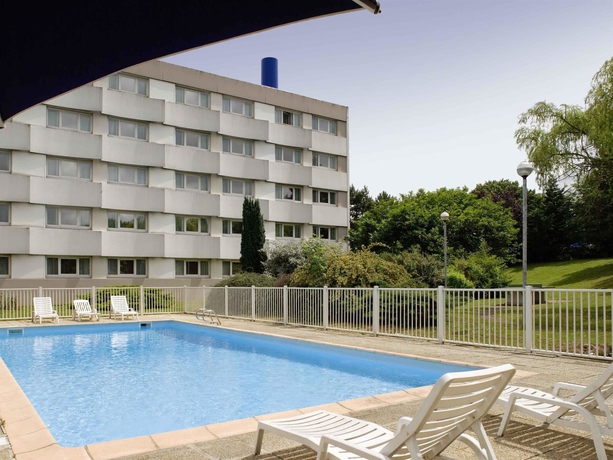 Imagen de la piscina del Hotel Mercure Paris Le Bourget. Foto 12
