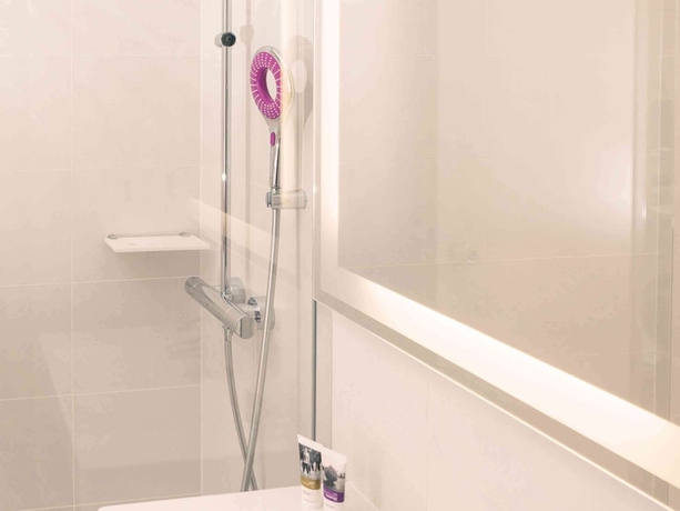 Imagen de la habitación del Hotel Mercure Paris Montparnasse Raspail. Foto 10