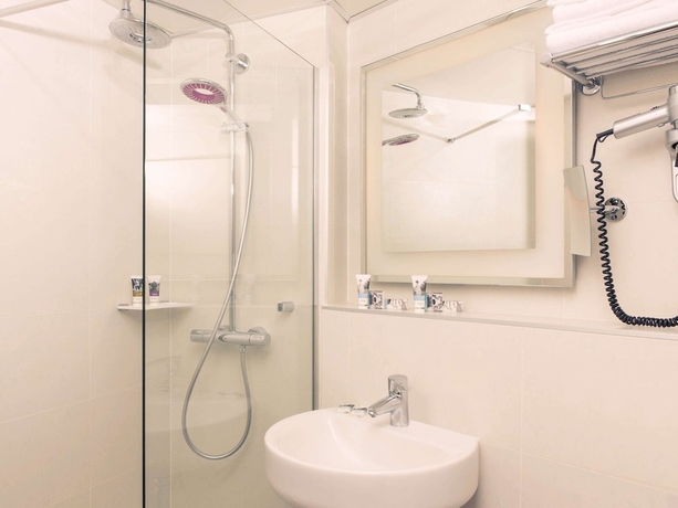 Imagen de la habitación del Hotel Mercure Paris Montparnasse Raspail. Foto 11