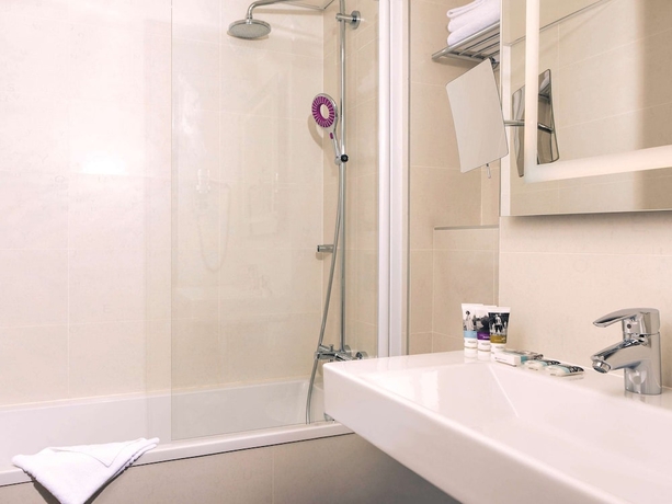 Imagen de la habitación del Hotel Mercure Paris Montparnasse Raspail. Foto 14