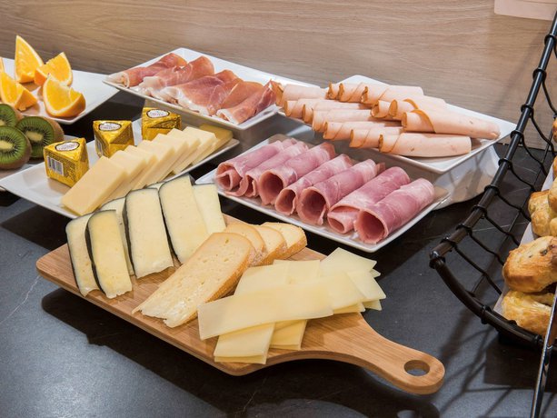 Imagen del bar/restaurante del Hotel Mercure Paris Pont De Levallois Neuilly. Foto 2