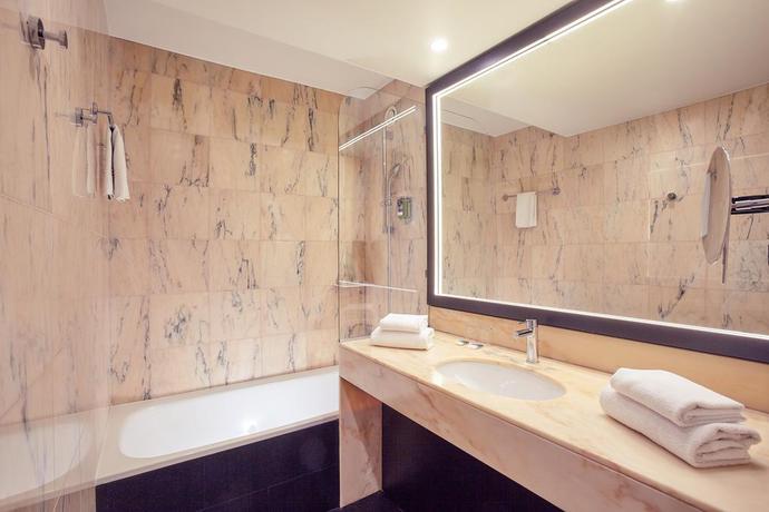 Imagen de la habitación del Hotel Mercure Paris Saint-ouen. Foto 8