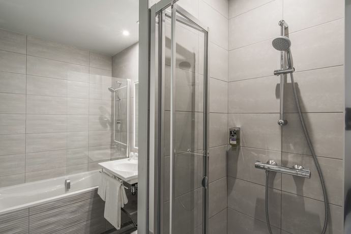 Imagen de la habitación del Hotel Mercure Paris Suresnes Longchamp. Foto 11