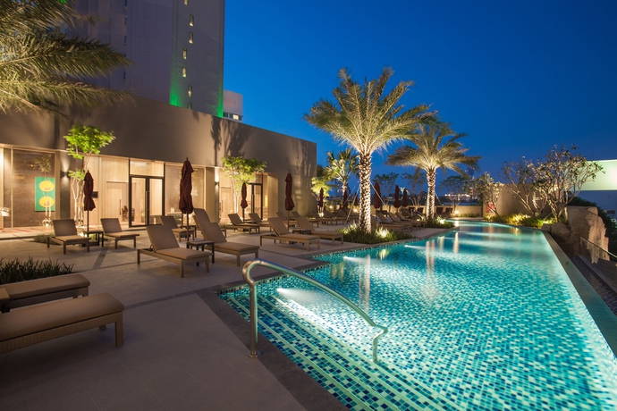 Imagen de la piscina del Hotel Mercure Pattaya Ocean Resort. Foto 18