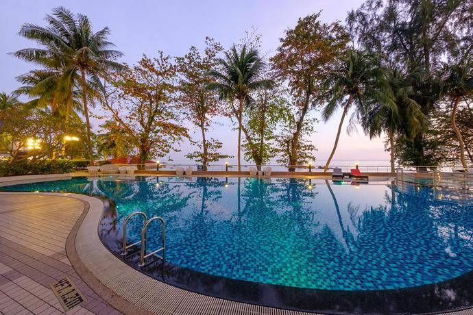 Imagen de la piscina del Hotel Mercure Penang Beach. Foto 8