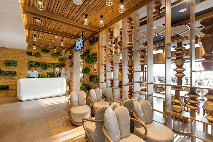 Imagen de los interiores del Hotel Mercure Phuket Patong Journeyhub. Foto 18