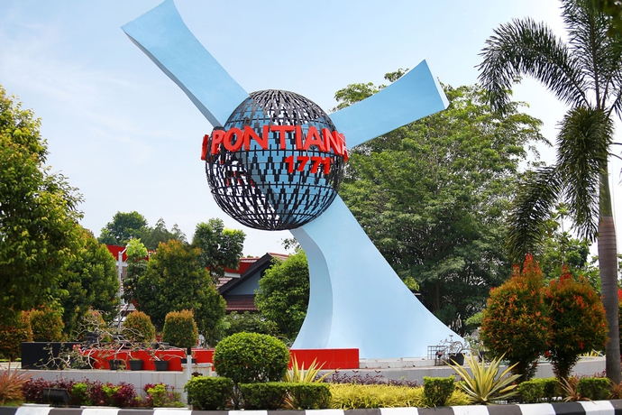 Imagen de los exteriores del Hotel Mercure Pontianak City Center. Foto 12