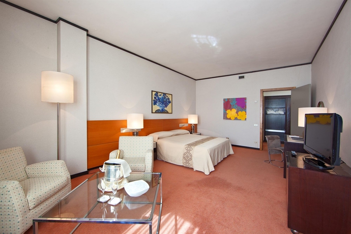 Imagen de la habitación del Hotel Mercure President Lecce. Foto 11