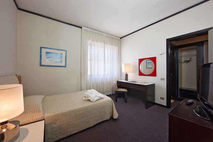 Imagen de la habitación del Hotel Mercure President Lecce. Foto 15