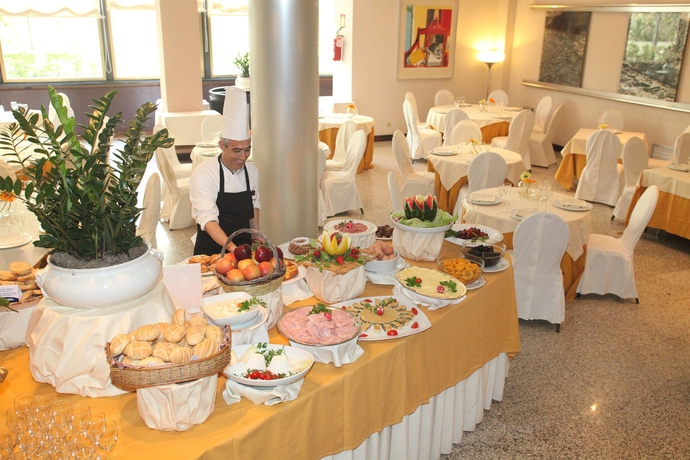 Imagen del bar/restaurante del Hotel Mercure President Lecce. Foto 9