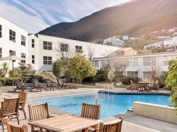 Imagen de la piscina del Hotel Mercure Queenstown Resort. Foto 15