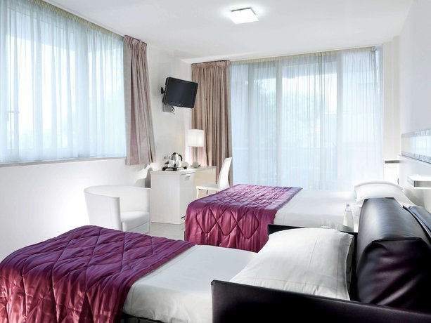 Imagen de la habitación del Hotel Mercure Rimini Artis. Foto 3