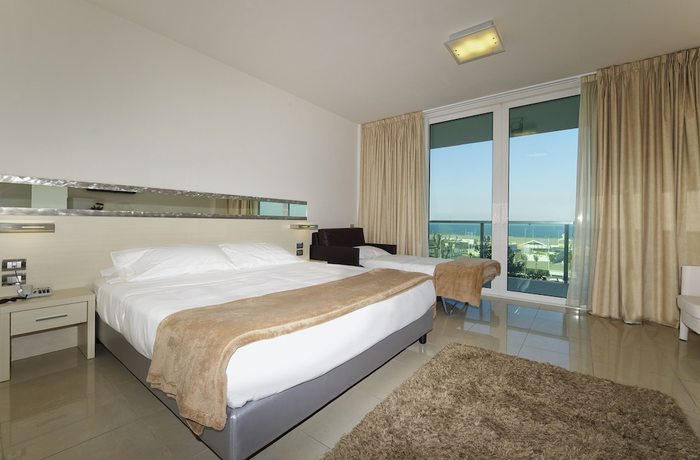 Imagen de la habitación del Hotel Mercure Rimini Artis. Foto 6