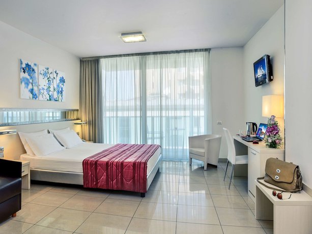 Imagen de la habitación del Hotel Mercure Rimini Artis. Foto 7