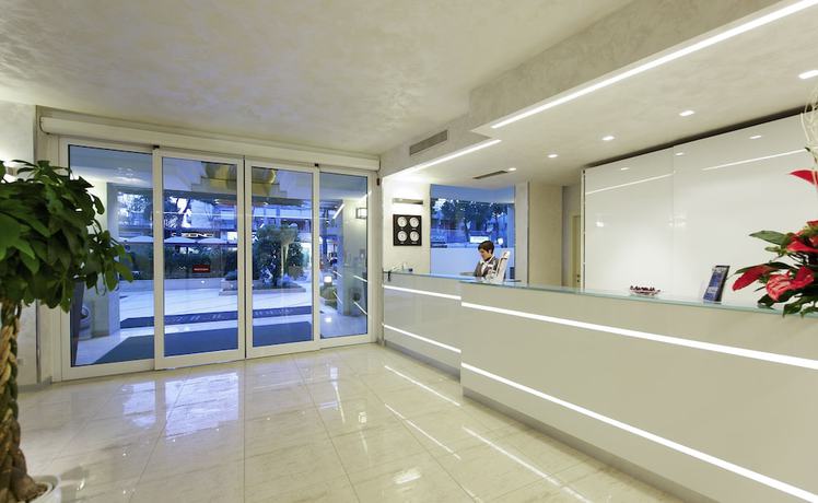 Imagen de los interiores del Hotel Mercure Rimini Artis. Foto 18
