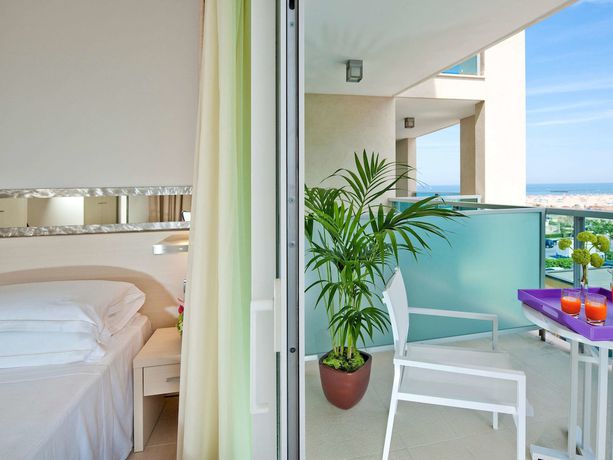 Imagen de la habitación del Hotel Mercure Rimini Artis. Foto 13