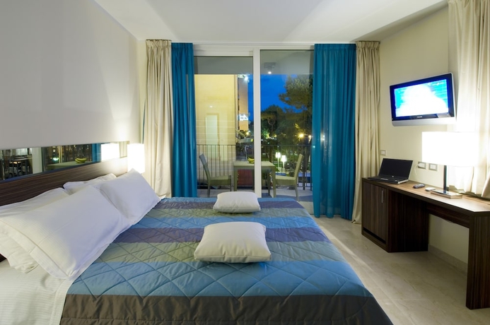 Imagen de la habitación del Hotel Mercure Rimini Lungomare. Foto 6