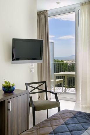 Imagen de la habitación del Hotel Mercure Rimini Lungomare. Foto 10