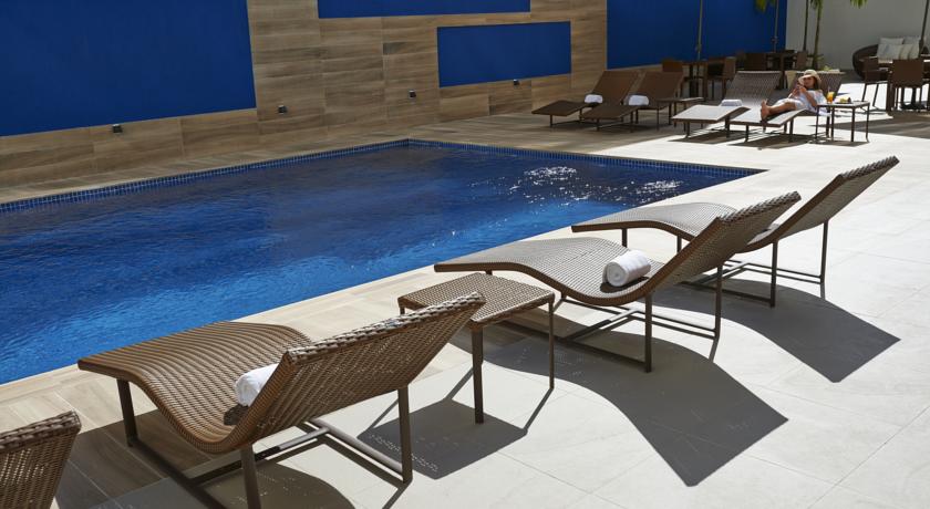 Imagen de la piscina del Hotel Mercure Rio De Janeiro Barra Da Tijuca. Foto 13