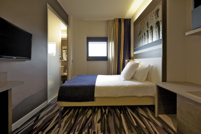 Imagen de la habitación del Hotel Mercure Roma Centro Colosseo. Foto 9