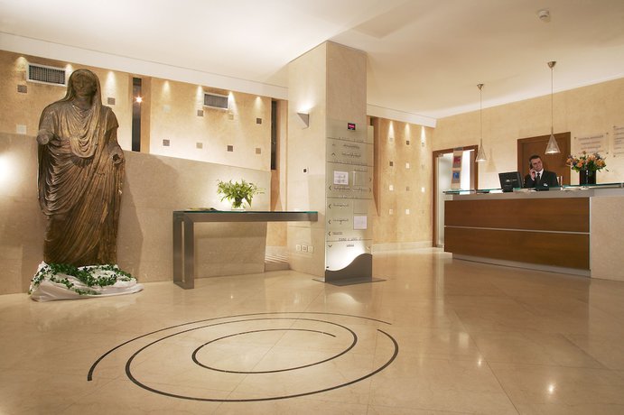 Imagen de los interiores del Hotel Mercure Roma Centro Colosseo. Foto 20