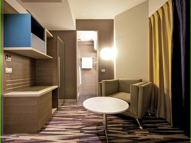 Imagen de la habitación del Hotel Mercure Roma Centro Colosseo. Foto 13