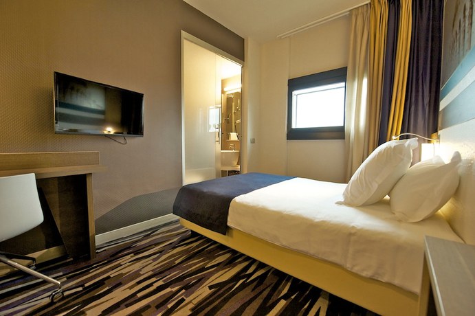 Imagen de la habitación del Hotel Mercure Roma Centro Colosseo. Foto 16