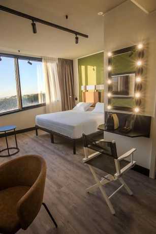 Imagen de la habitación del Hotel Mercure Roma Cinecittà. Foto 4