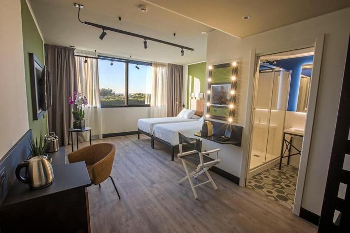 Imagen de la habitación del Hotel Mercure Roma Cinecittà. Foto 10