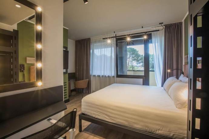 Imagen de la habitación del Hotel Mercure Roma Cinecittà. Foto 16