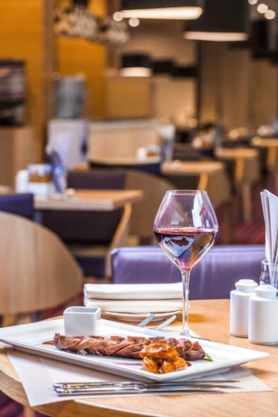 Imagen del bar/restaurante del Hotel Mercure Rosa Khutor. Foto 5