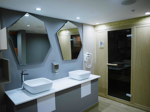 Imagen de la piscina del Hotel Mercure Rostov-on-don Center. Foto 12