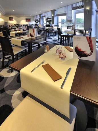 Imagen del bar/restaurante del Hotel Mercure Rouen Val De Reuil. Foto 9