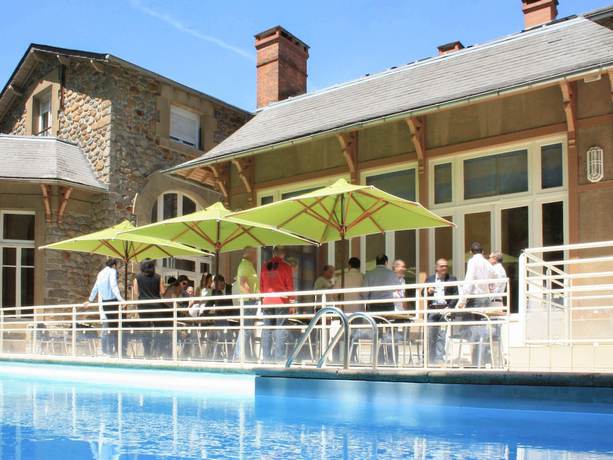 Imagen de la piscina del Hotel Mercure Saint Nectaire Spa and Bien-être. Foto 20