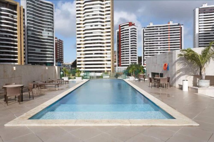 Imagen de la piscina del Hotel Mercure Salvador Pituba. Foto 18