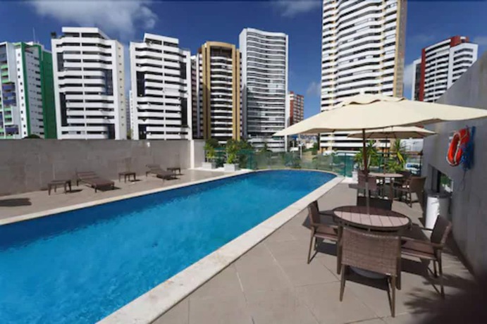 Imagen de la piscina del Hotel Mercure Salvador Pituba. Foto 19