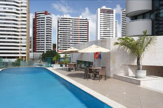 Imagen de la piscina del Hotel Mercure Salvador Pituba. Foto 20