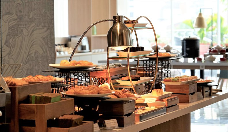 Imagen del bar/restaurante del Hotel Mercure Samarinda. Foto 3