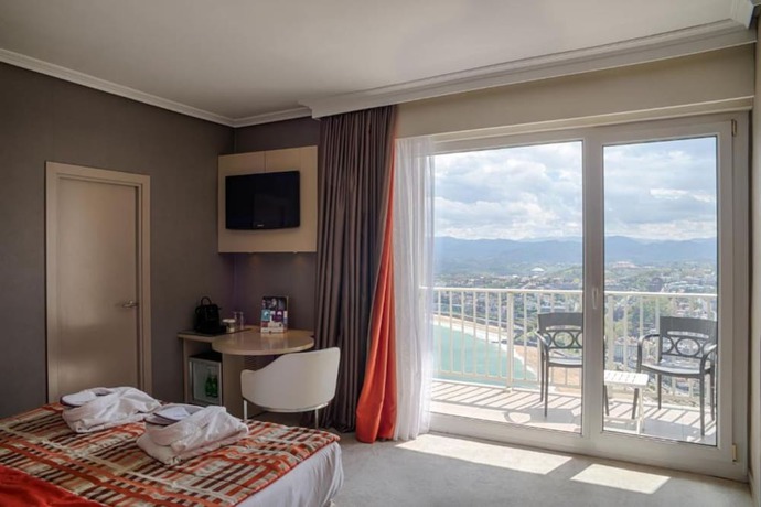 Imagen de la habitación del Hotel Mercure San Sebastián Monte Igueldo. Foto 6