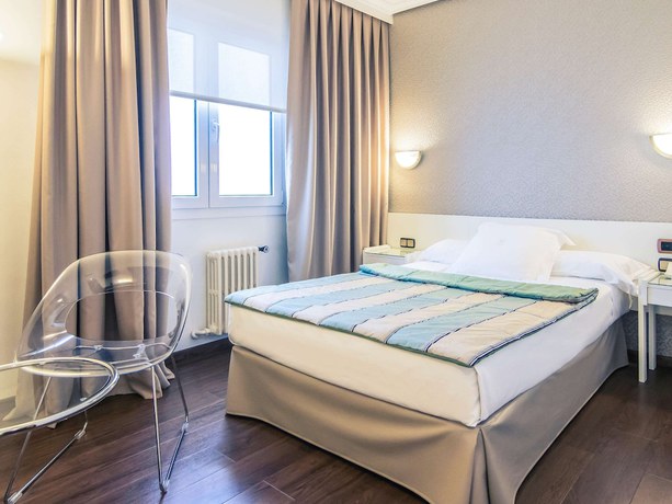 Imagen de la habitación del Hotel Mercure San Sebastián Monte Igueldo. Foto 13