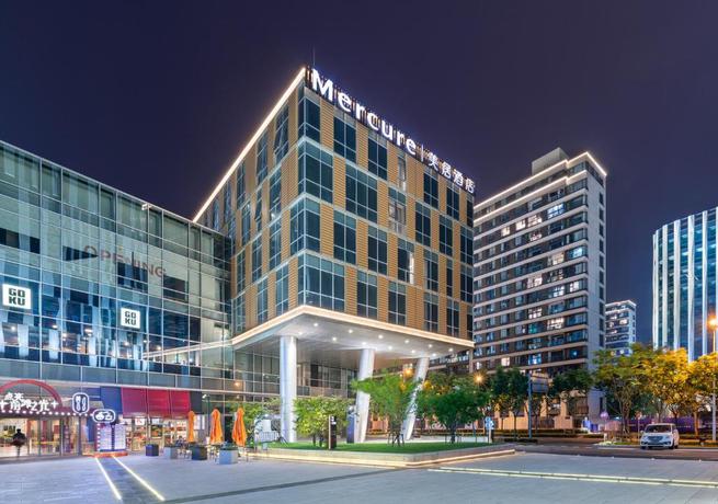 Imagen de los exteriores del Hotel Mercure Shanghai Qiantan. Foto 10