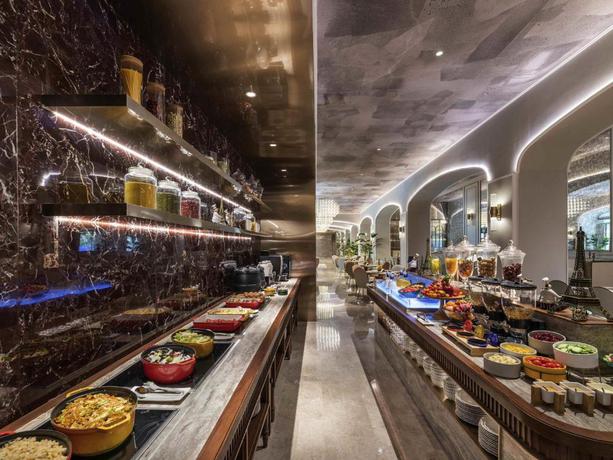 Imagen del bar/restaurante del Hotel Mercure Shanghai Qiantan. Foto 3