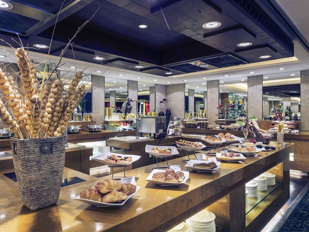 Imagen del bar/restaurante del Hotel Mercure Shanghai Royalton. Foto 6