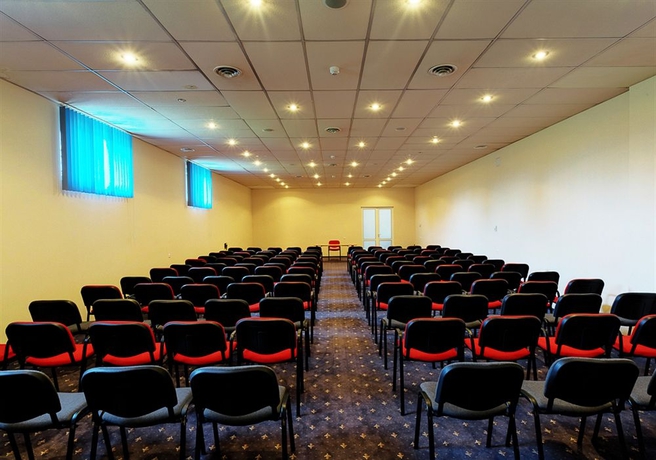 Imagen de los interiores del Hotel Mercure Sibiu Airport. Foto 9