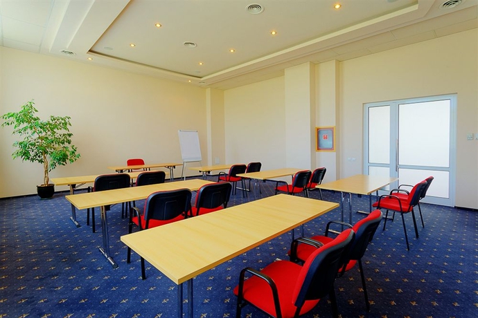 Imagen de los interiores del Hotel Mercure Sibiu Airport. Foto 10